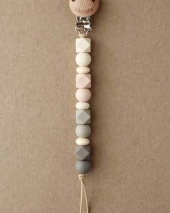 Robin Pacifier Clip In Onyx