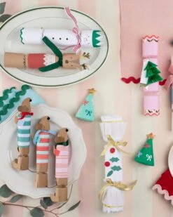 Meri-Meri Festive Stripe Sausage Dog Crackers -LITTLE Baby Gear little meri meri festive stripe sausage dog crackers 49646413971748