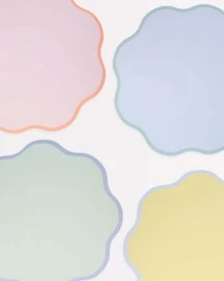 Meri-Meri Wavy Round Paper Placemats